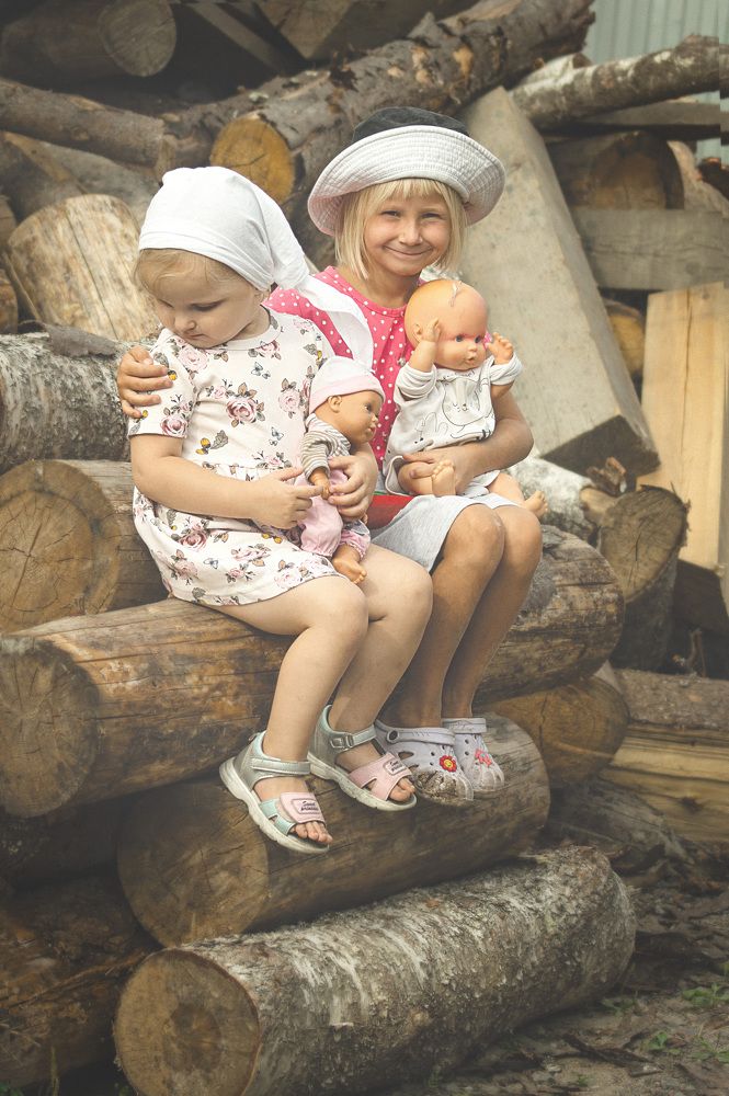 Не подруги)