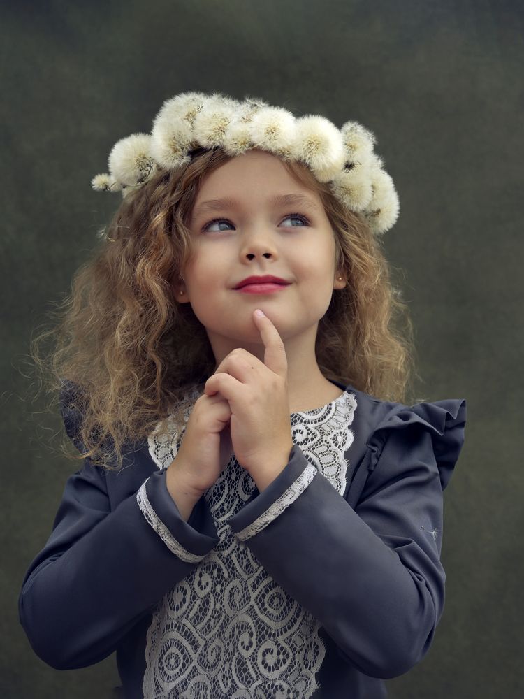 Пусть пушинки полетят по свету радость принося в сердца людей..