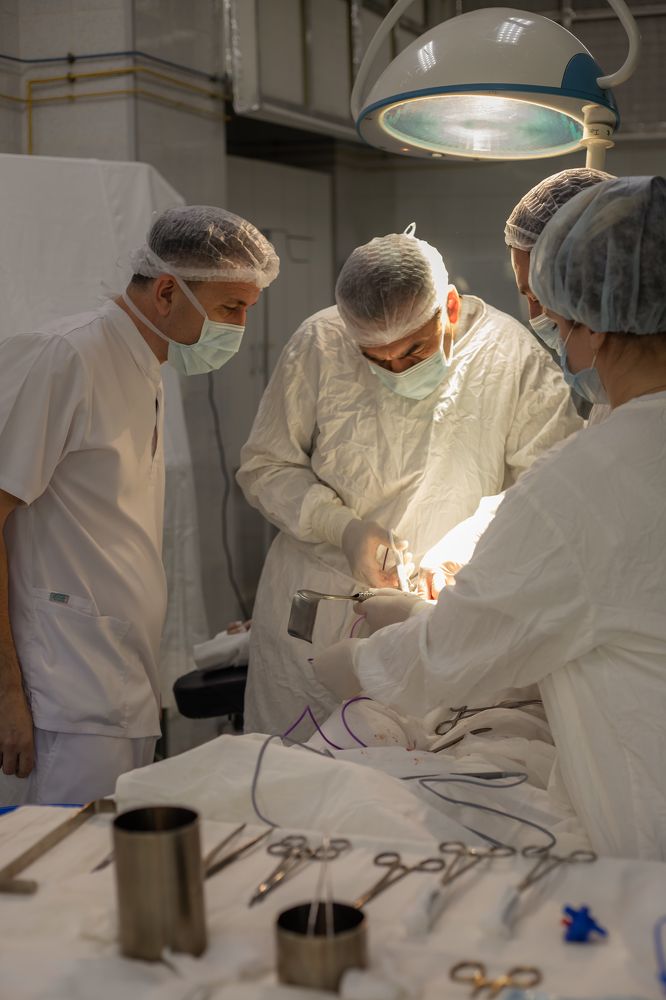 В операционной.