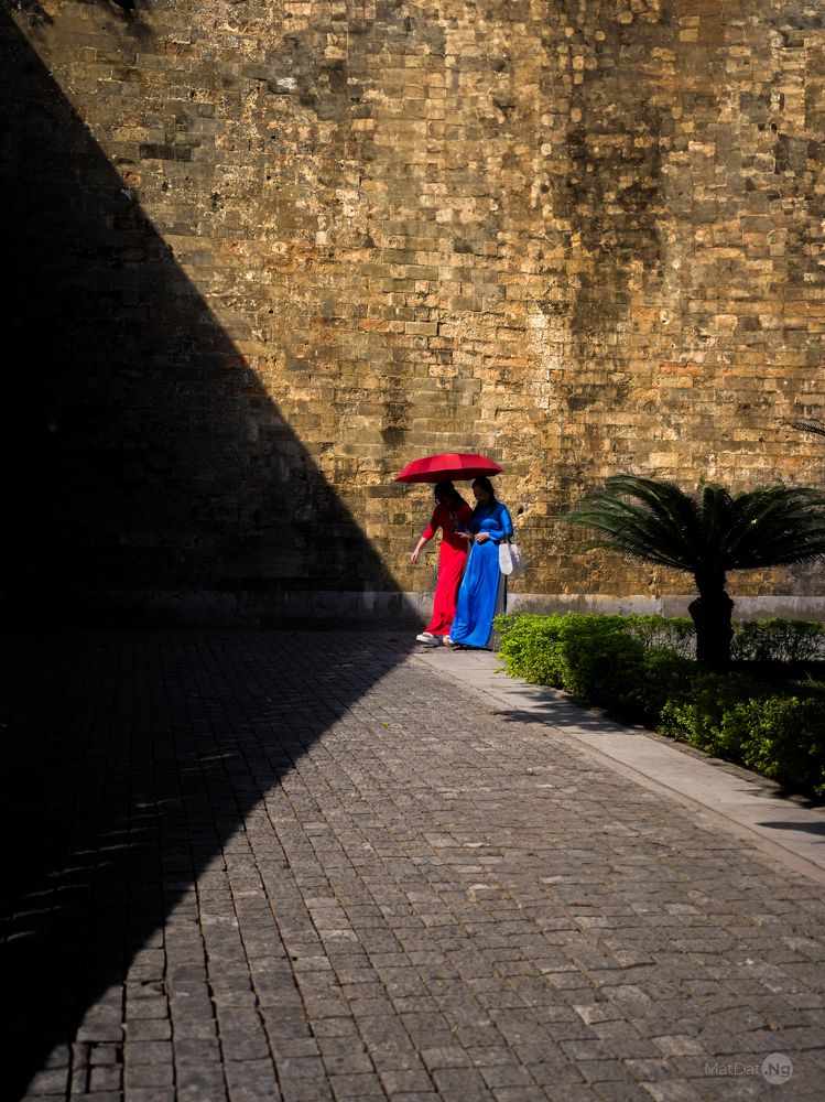 Áo dài and beautiful sunlight