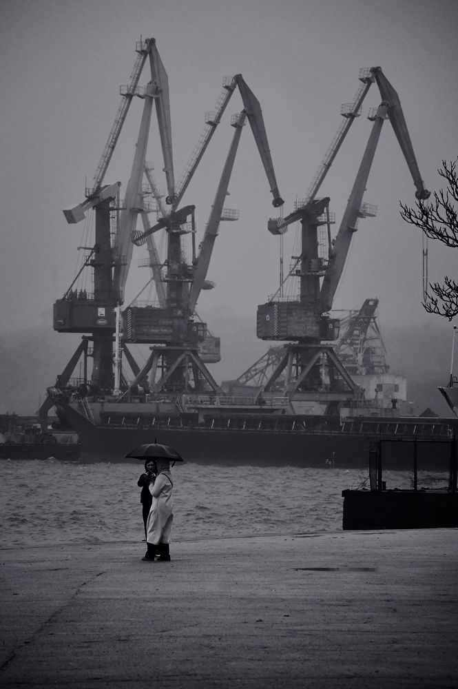 Вечер на набережной в Феодосии