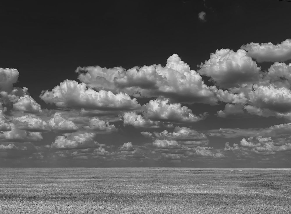 Облака над полем
