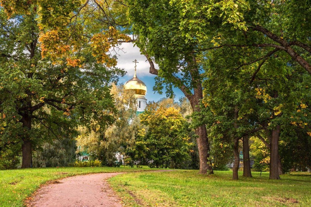 Осень в Фермском парке. Собор Феодоровской иконы Божией Матери.