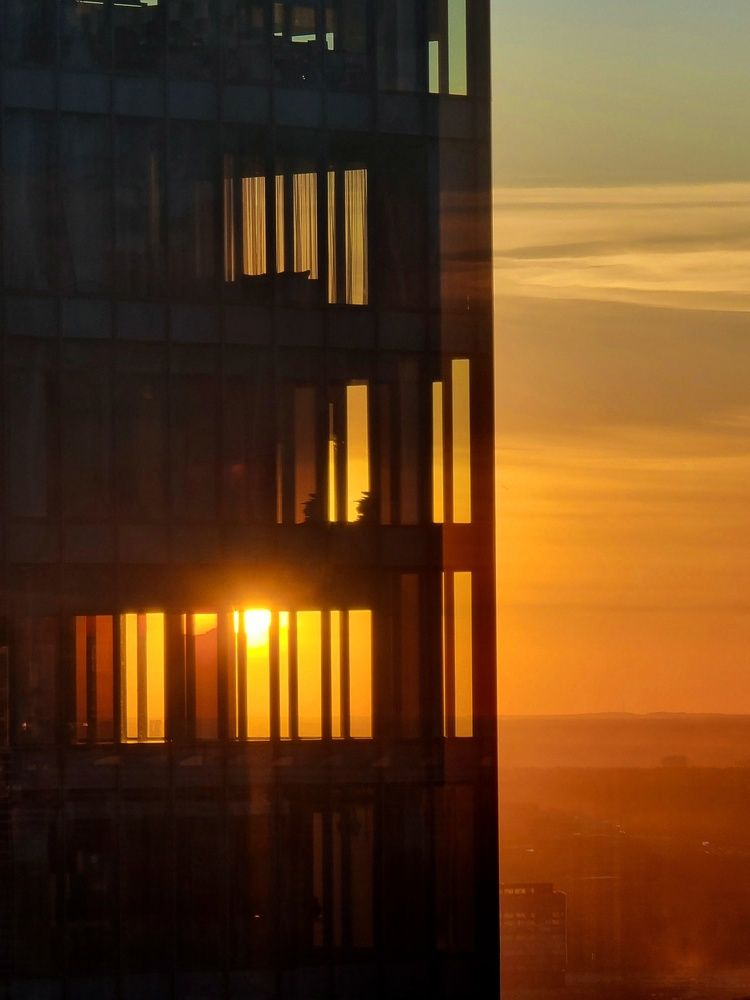 Заход солнца в городе