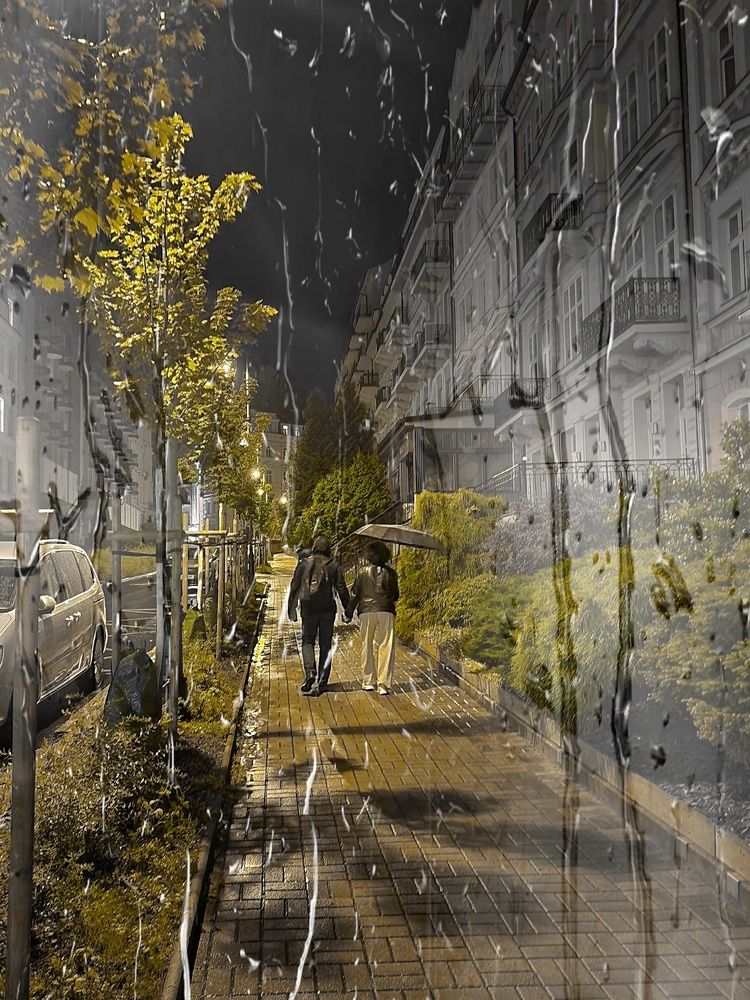 Рука об руку.