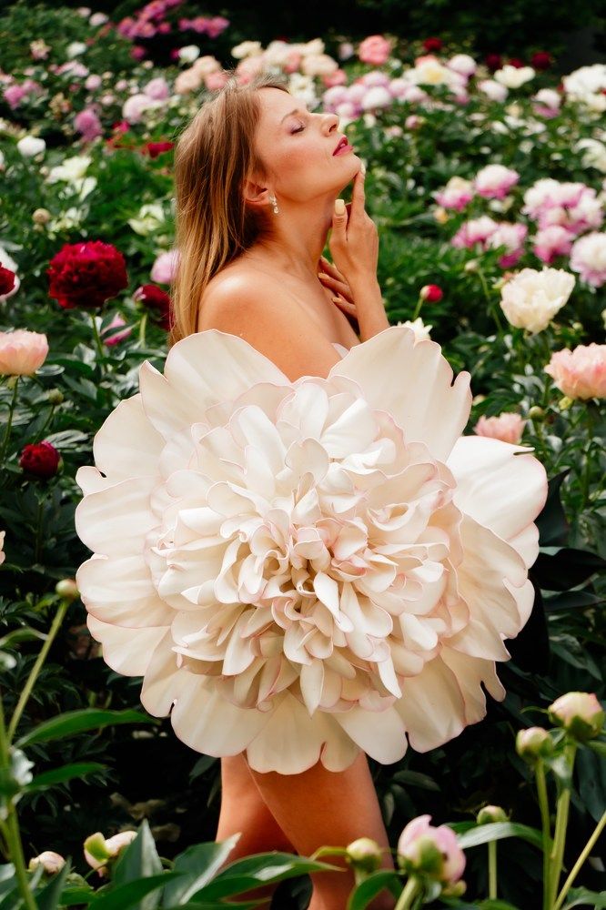 Летний сон в пионовом раю