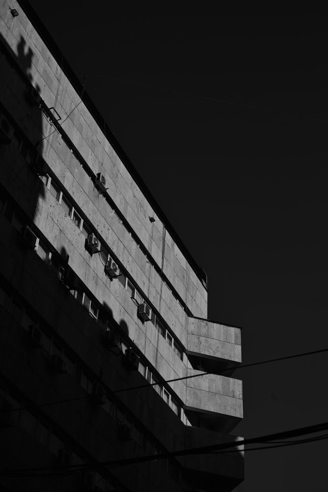 the sun, realizing the wonderfulness of the building