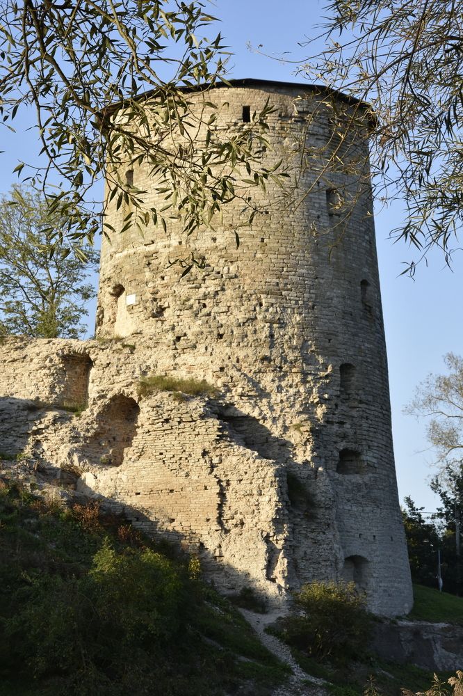 Гремячая башня Псков