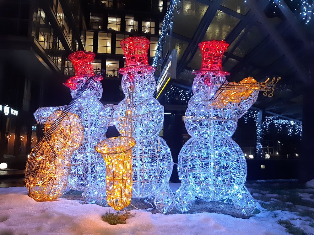 Новогоднее снежное трио