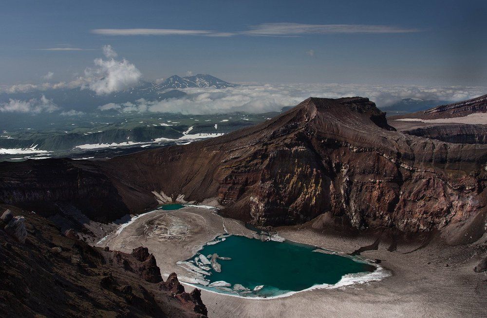Далекий край дымящихся вулканов...
