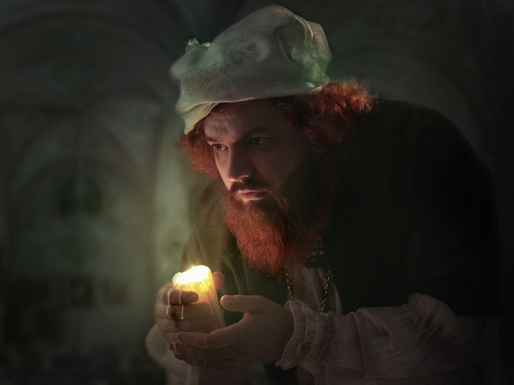 Тем временем, во дворце...