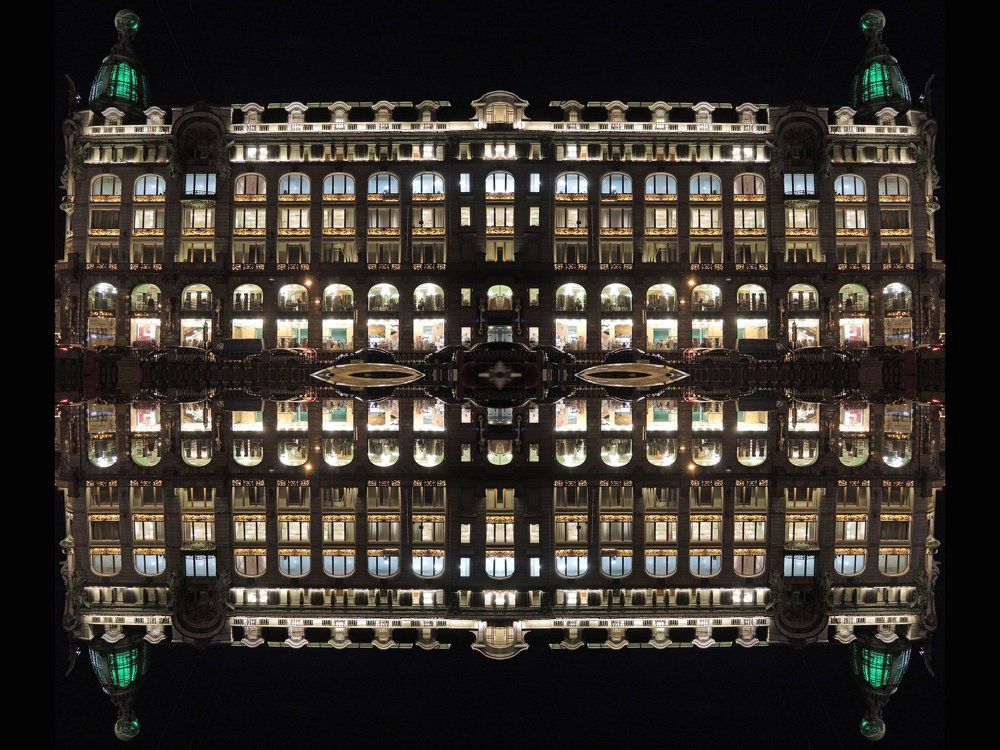 Санкт Петербург Матрица Дома Зингера серия Отражения