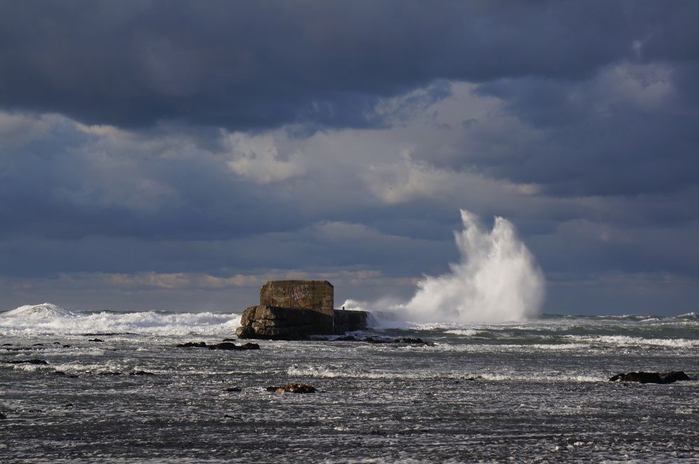 Море волнуется.