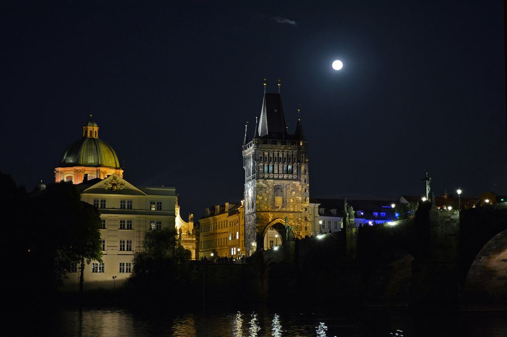 Прага. Лунная ночь.