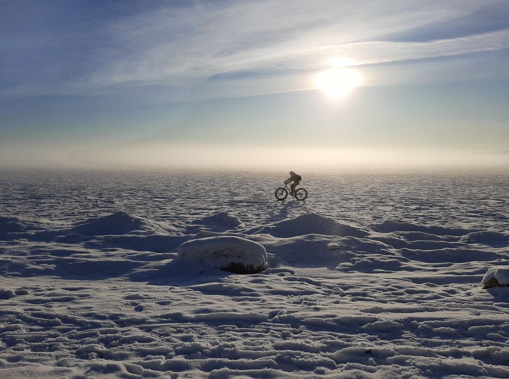 Декабрь. Велосипедист.
