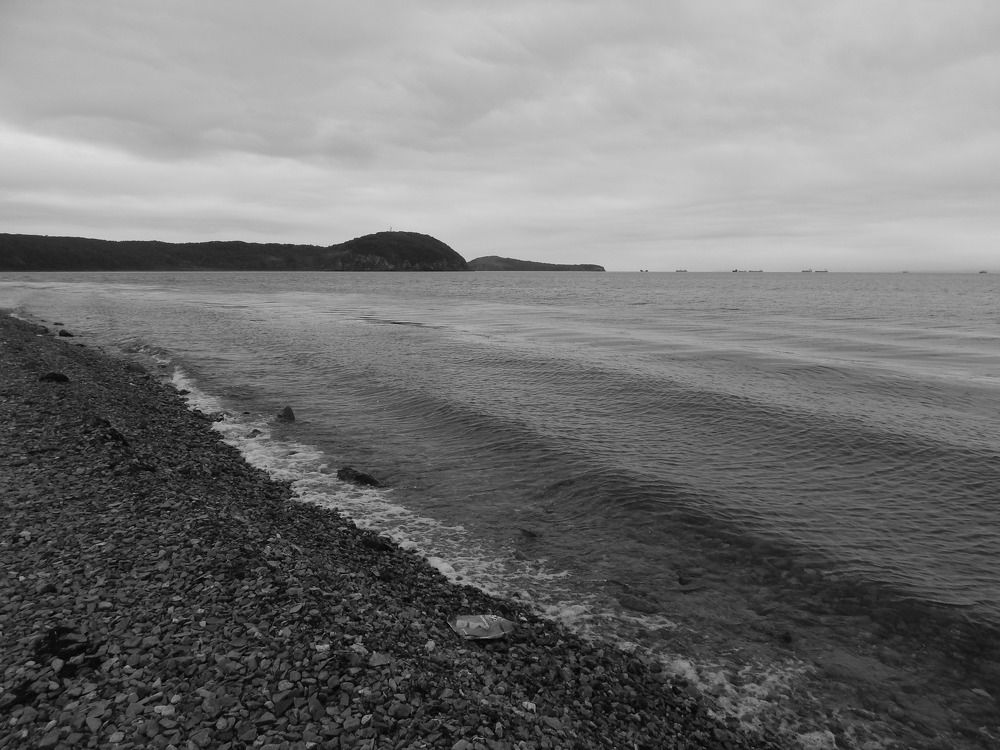 Морские волны Амурского залива.