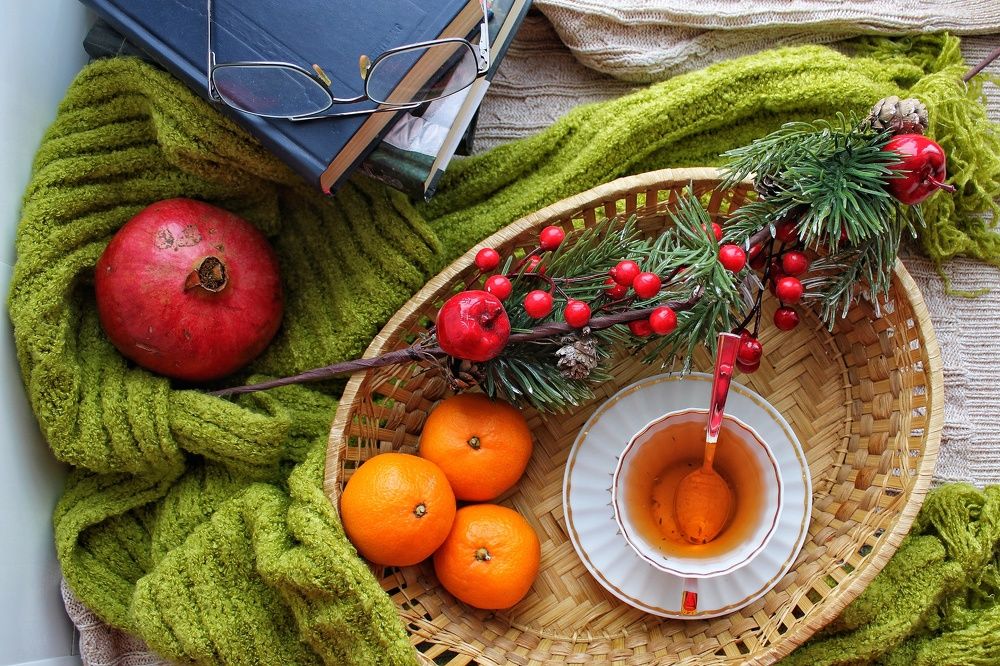 Травяной чай, витаминки и книги