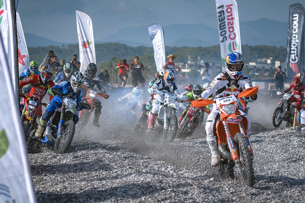 Mass Start on the Beach.