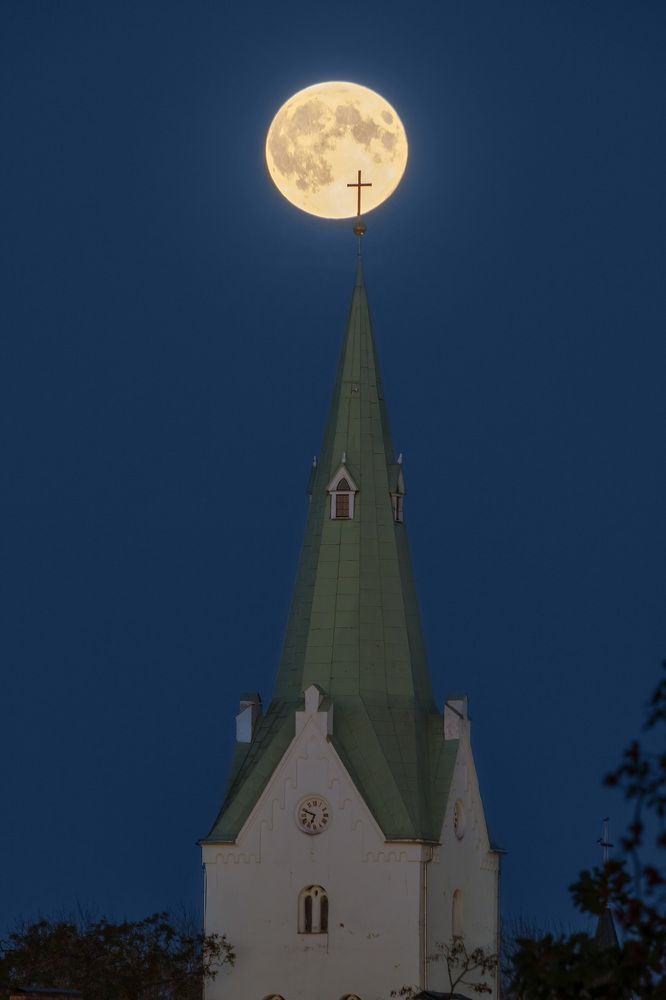 Восход полной Луны