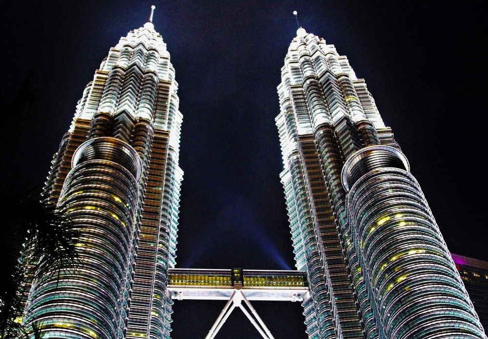 Башни Петронас - символ города Куала-Лумпур