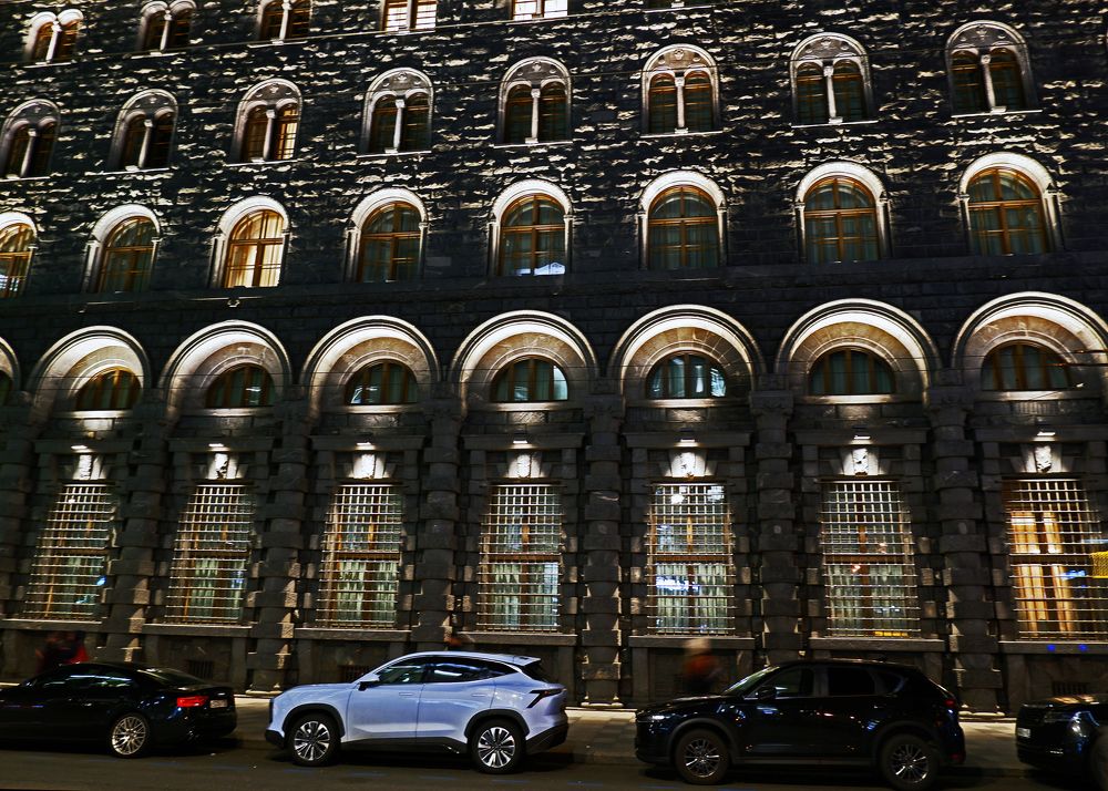 Освещение фасада здания.