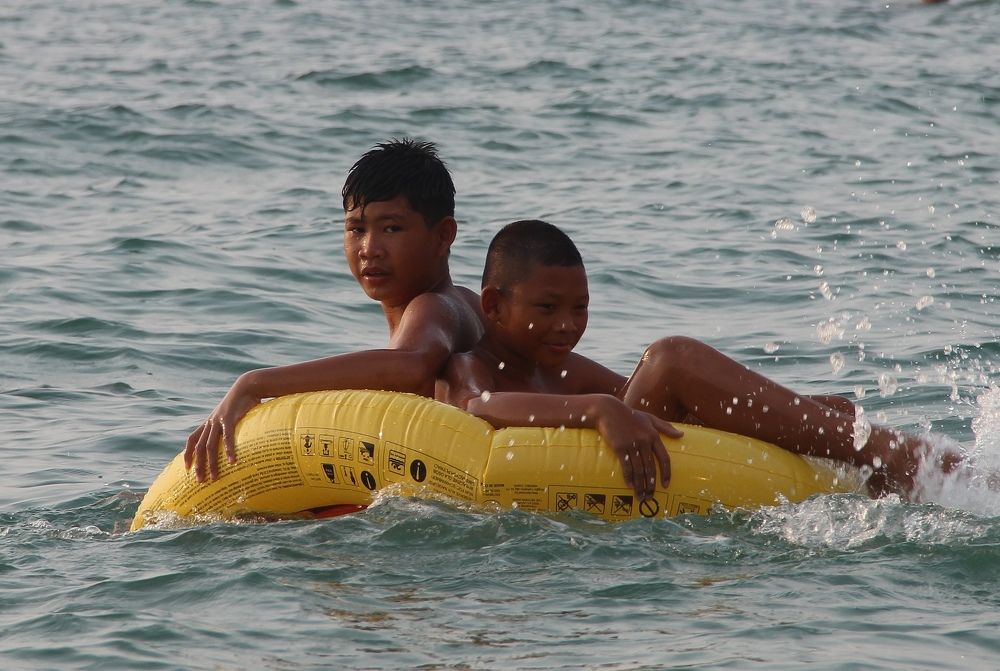 Мальчики и море...