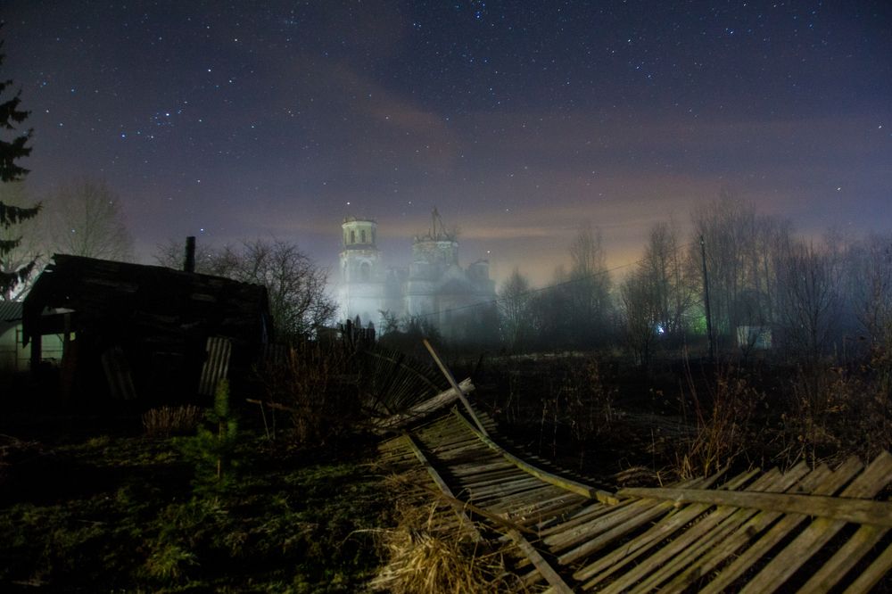 Звездно туманная ночь в деревне