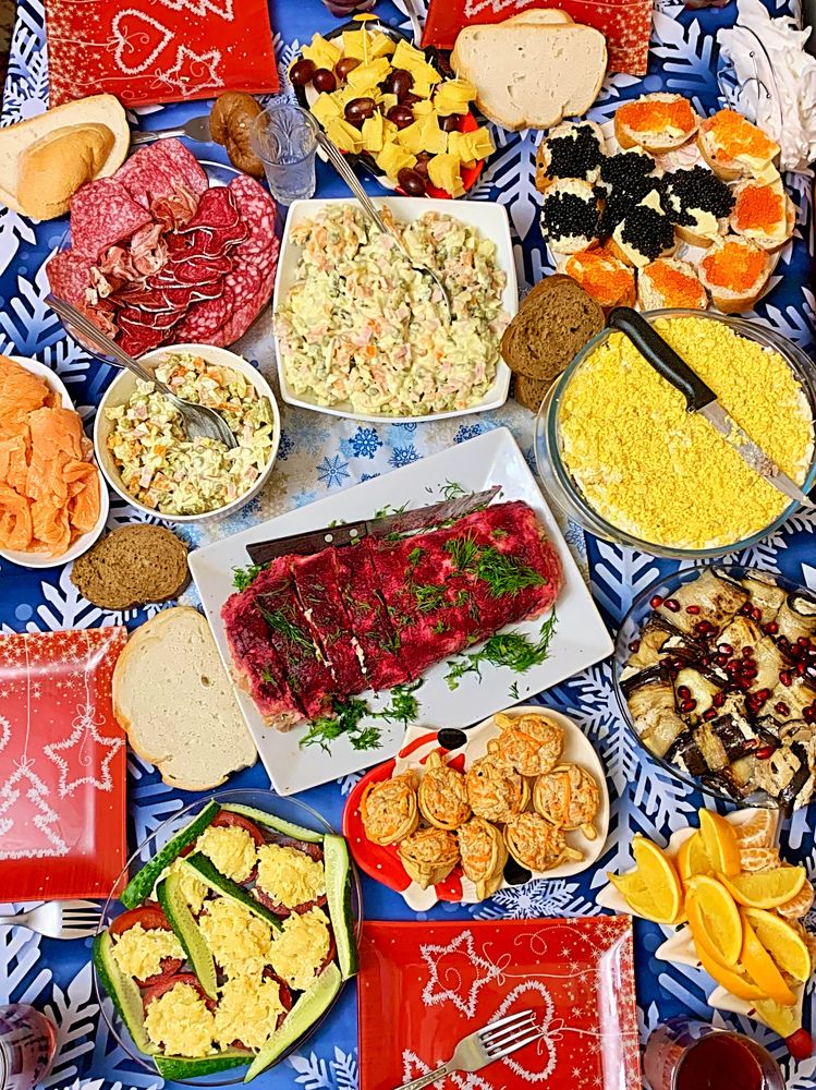 Новогодний стол 2025