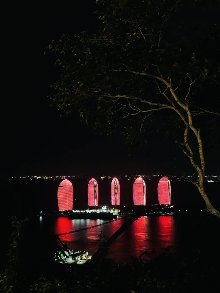 Sanya Phoenix Island в красном