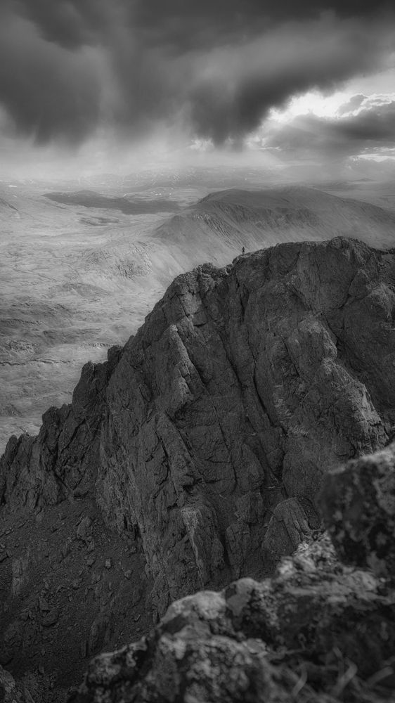 На вершине.