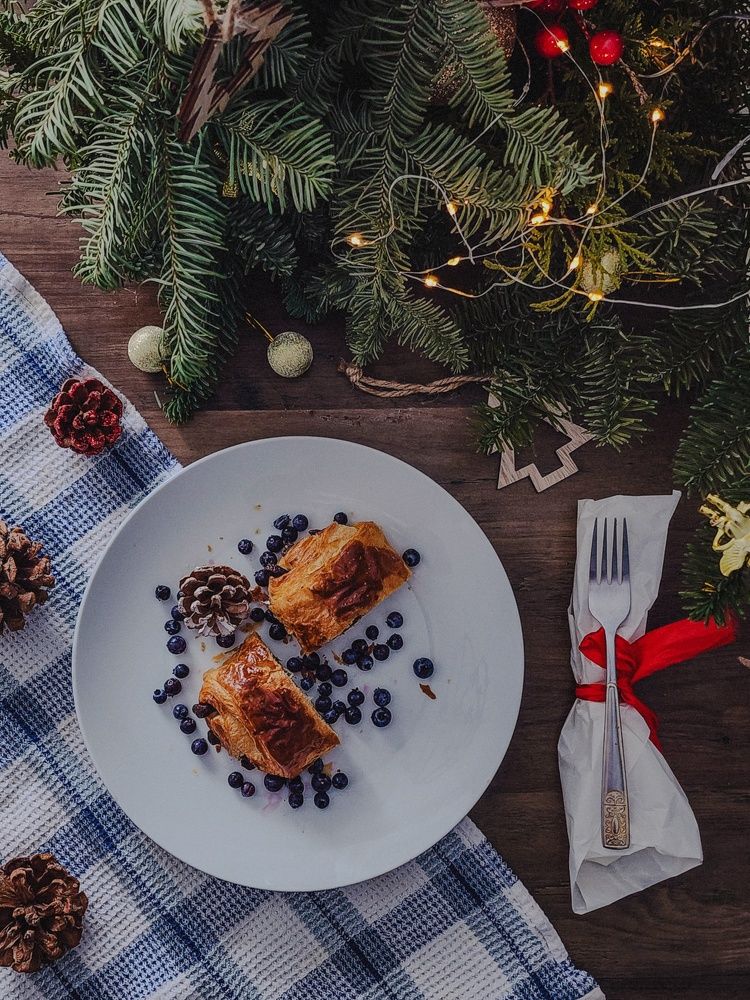 Crispy croissants with a Christmas tree aroma
