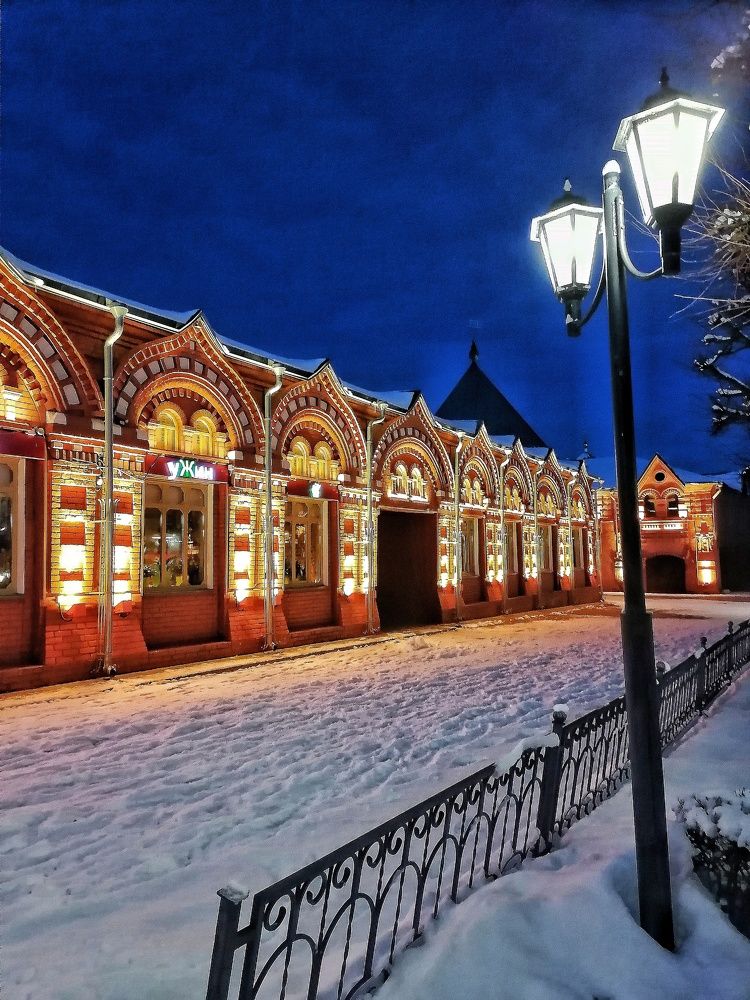 Ночь. Фонарь. Торговые ряды XVIII века