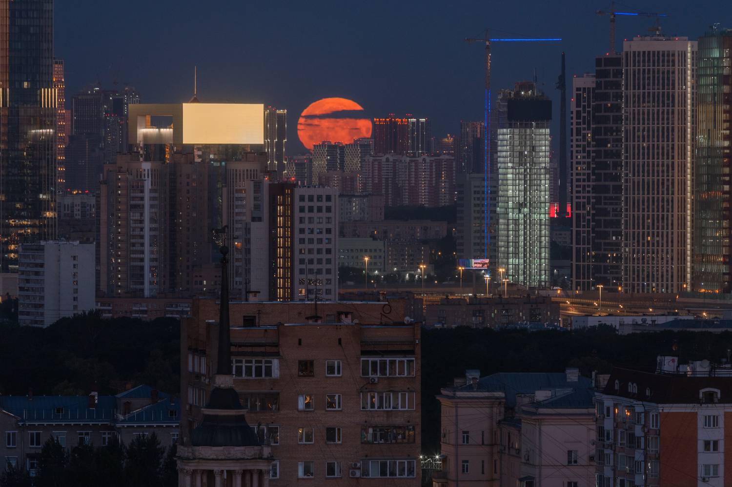 Летнее полнолуние в Москве Летнее полнолуние в Москве