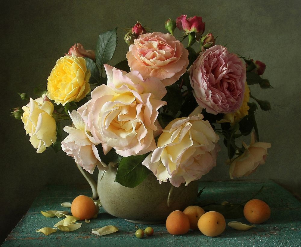 Струится нежный аромат