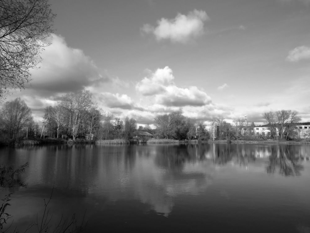 Облака над озером