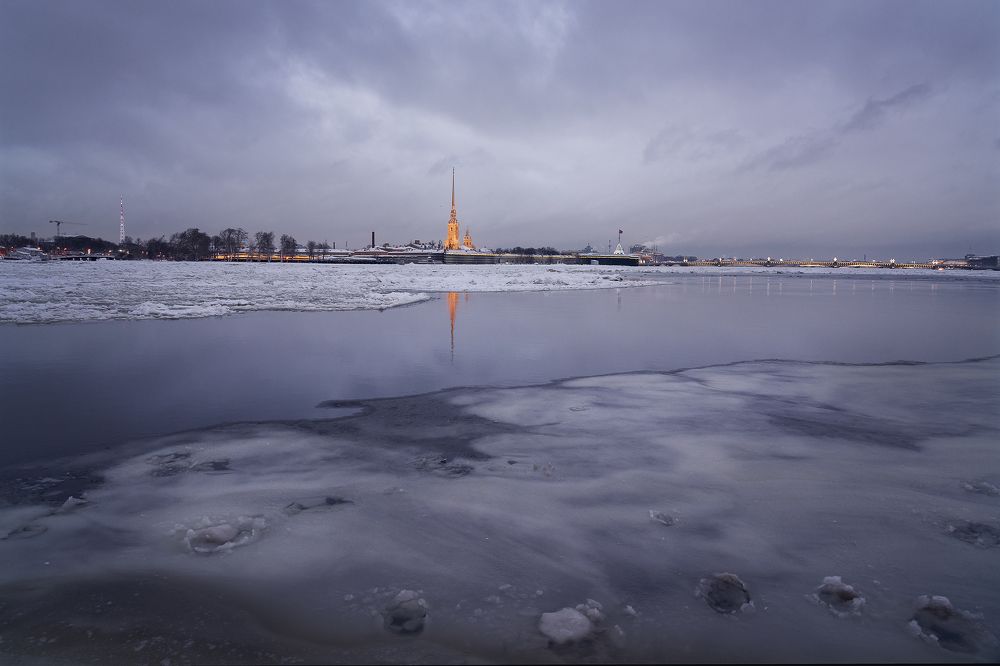 Сумерки…, зима…, Нева…