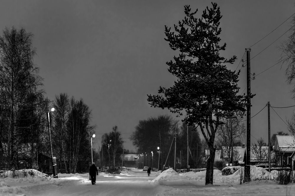 На окраине.