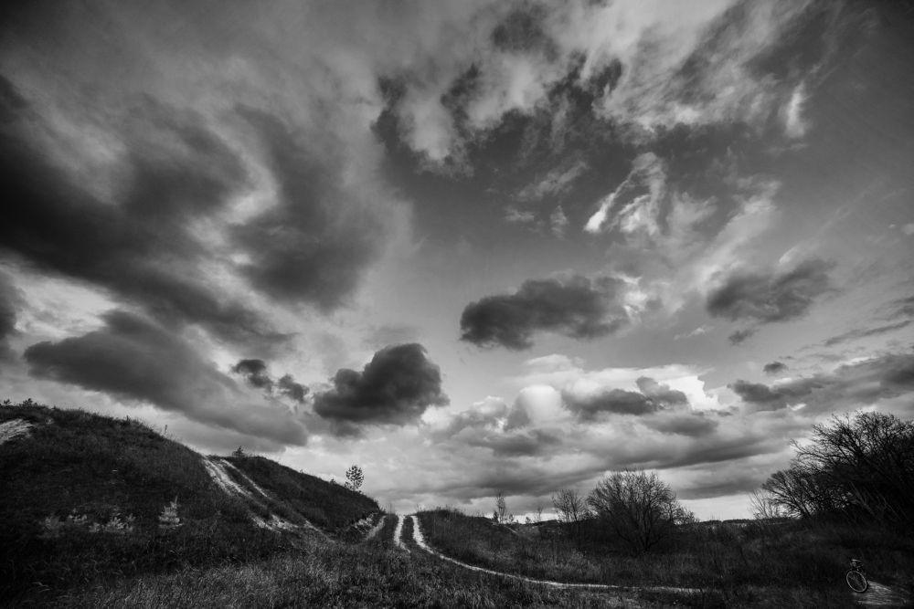 В минуты затишья.