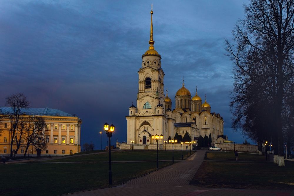 Опускается вечер.