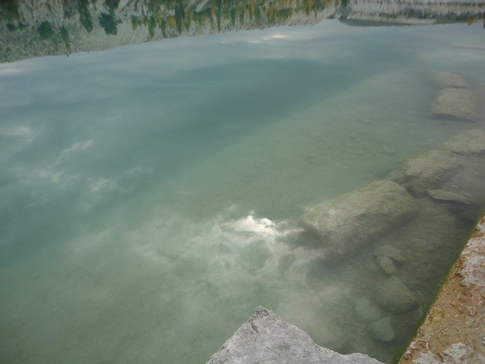 Скалистое Голубое озеро