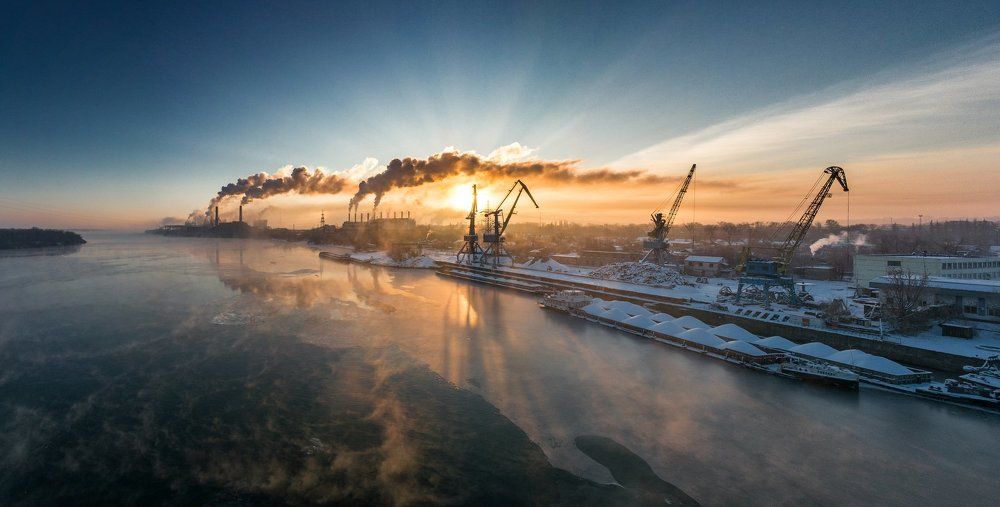 Утро в промышленном городе