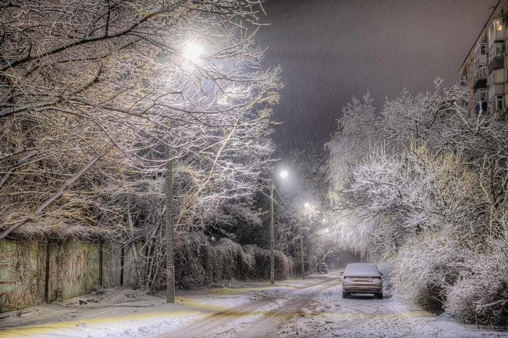 Падал прошлогодний снег