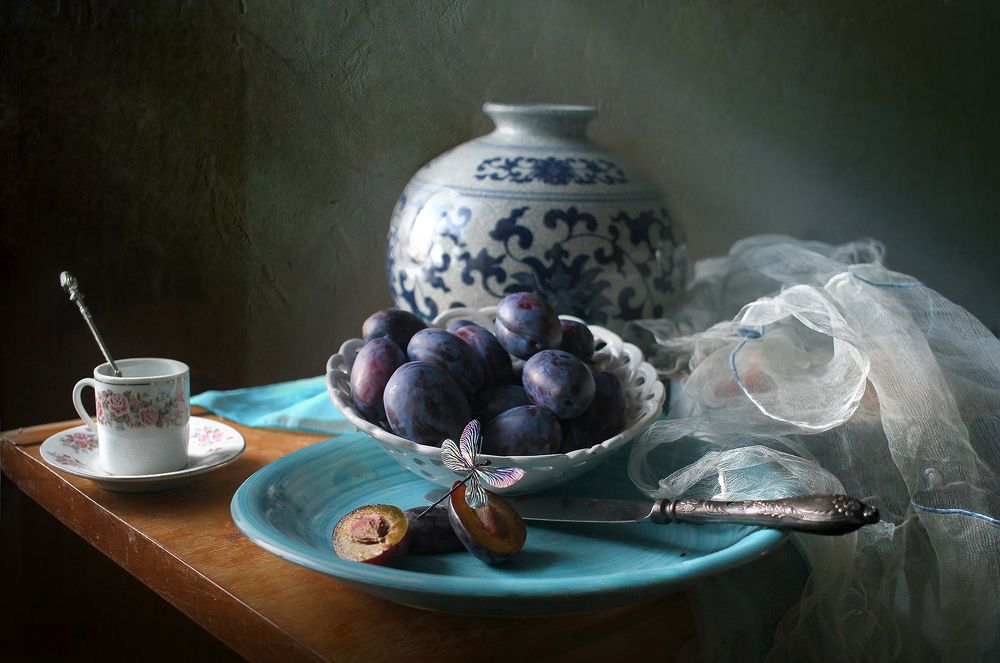 Натюрморт со сливами