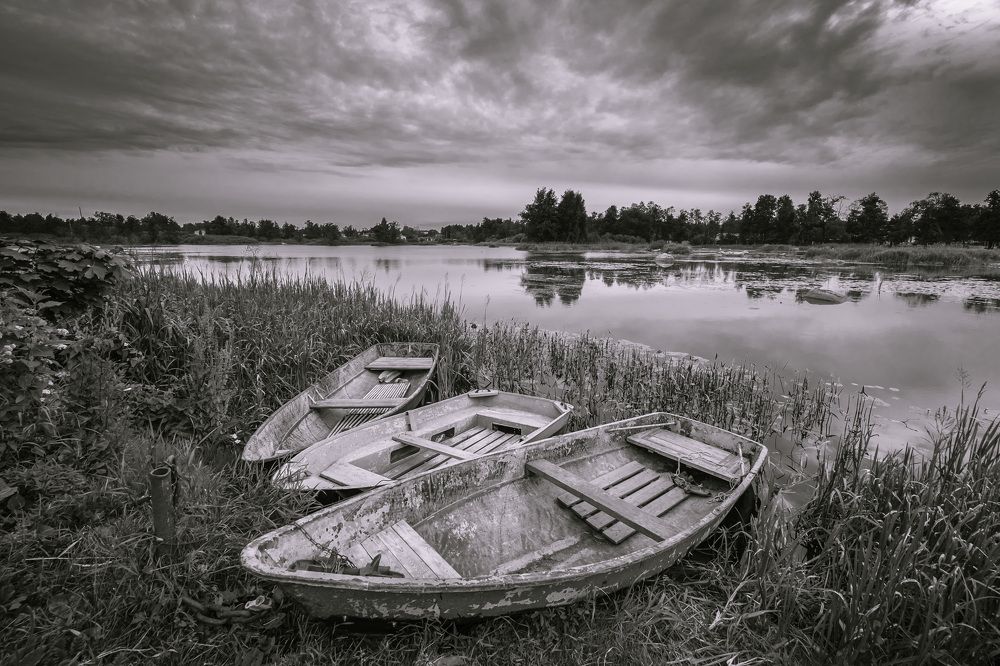 Три лодки на берегу Вуоксы.