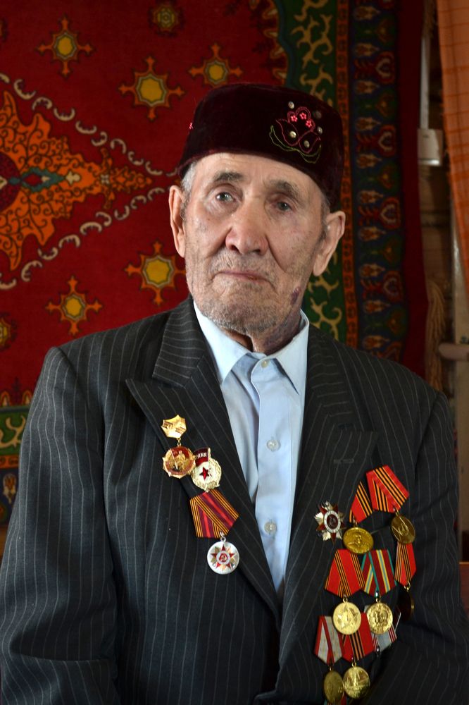 "Они стояли насмерть за наше светлое будущее."