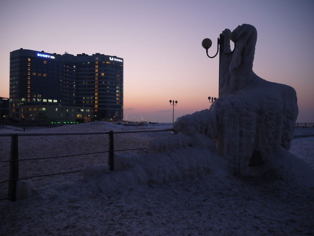 Отель и фонарь.