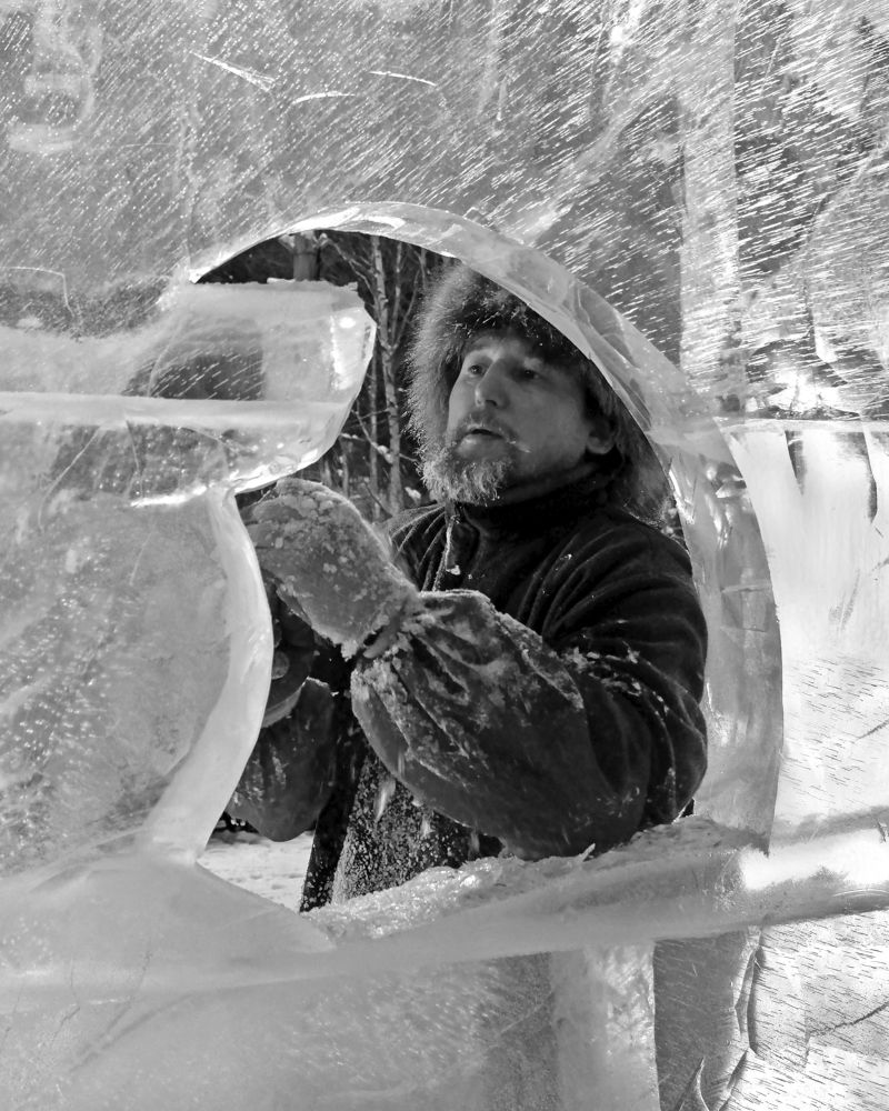 Скульптор ледяных фигур.