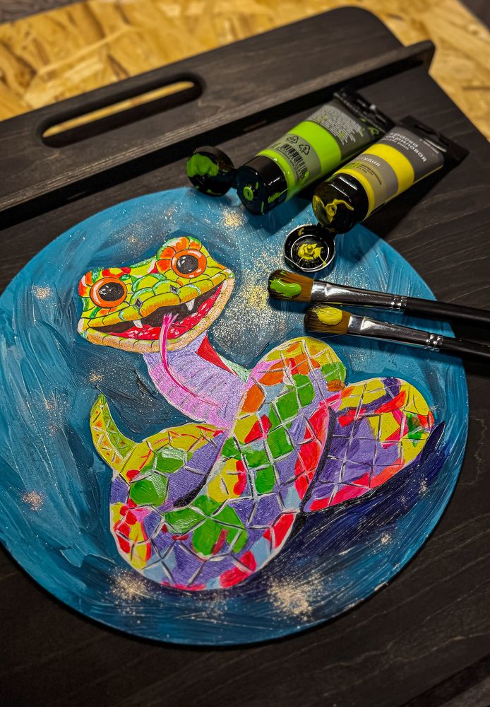 Волшебство природы: змея на холсте