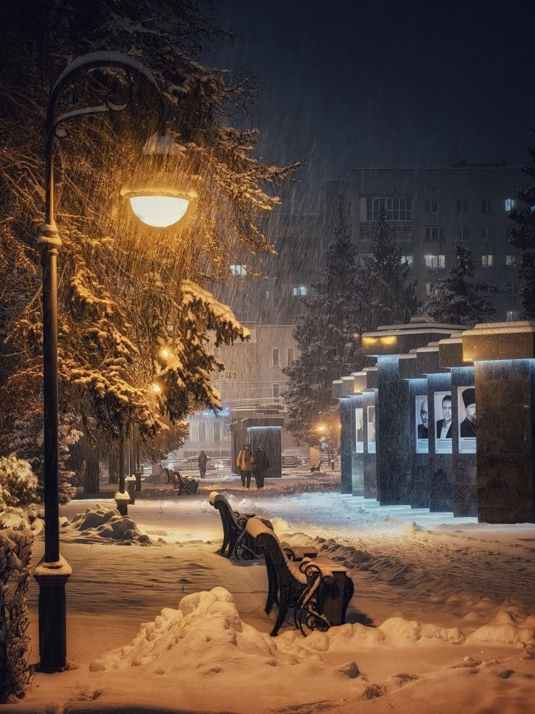 Ночь. Улица. Фонарь