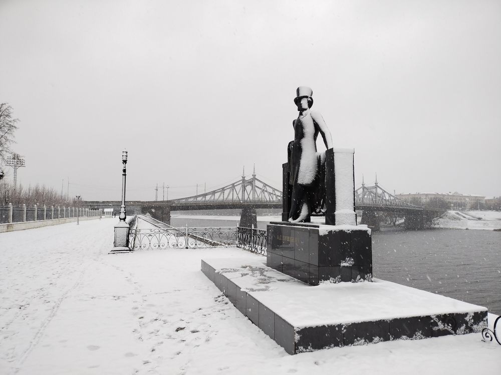 Пушкин. Мост. Снег.